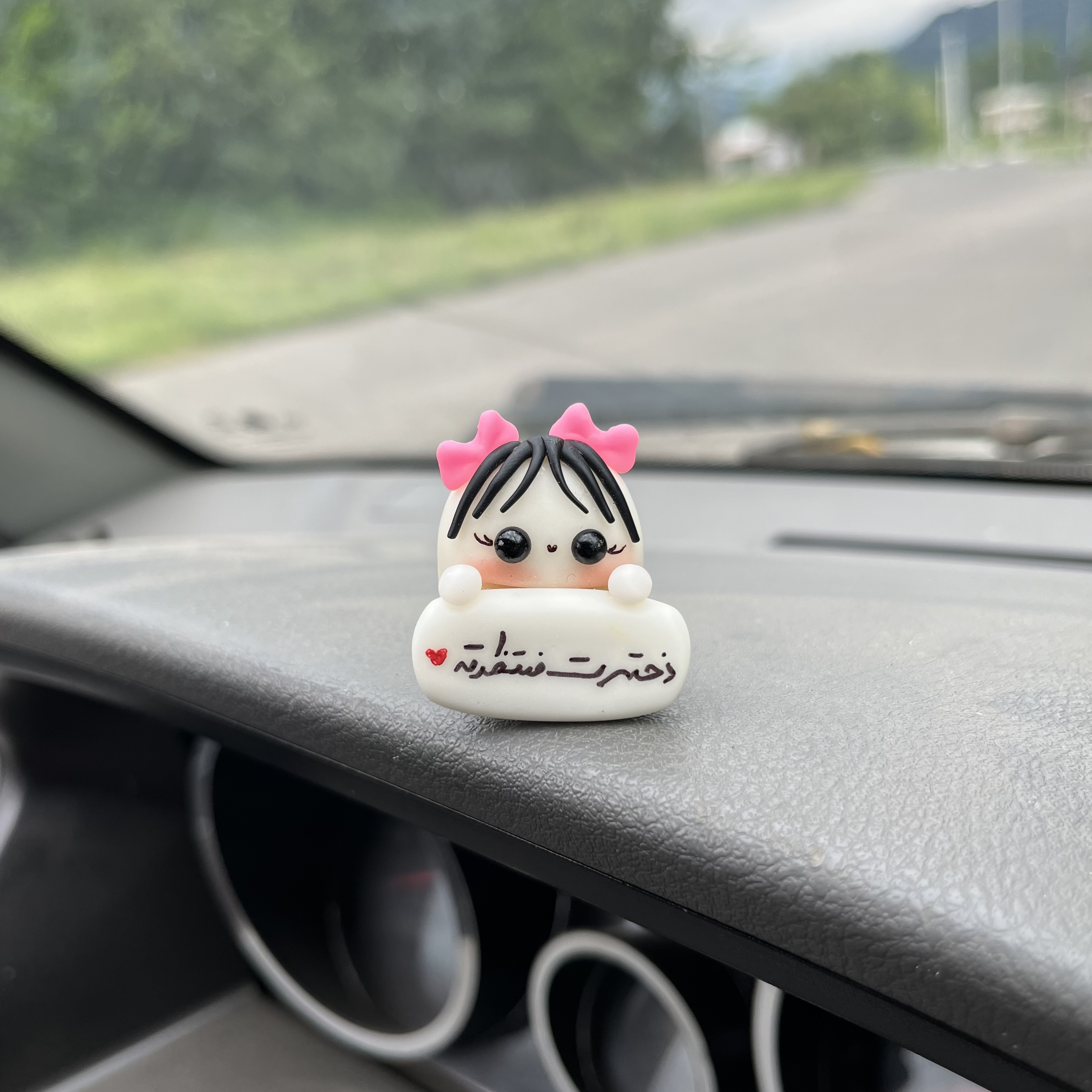 دختر دو پاپیونه شبتاب