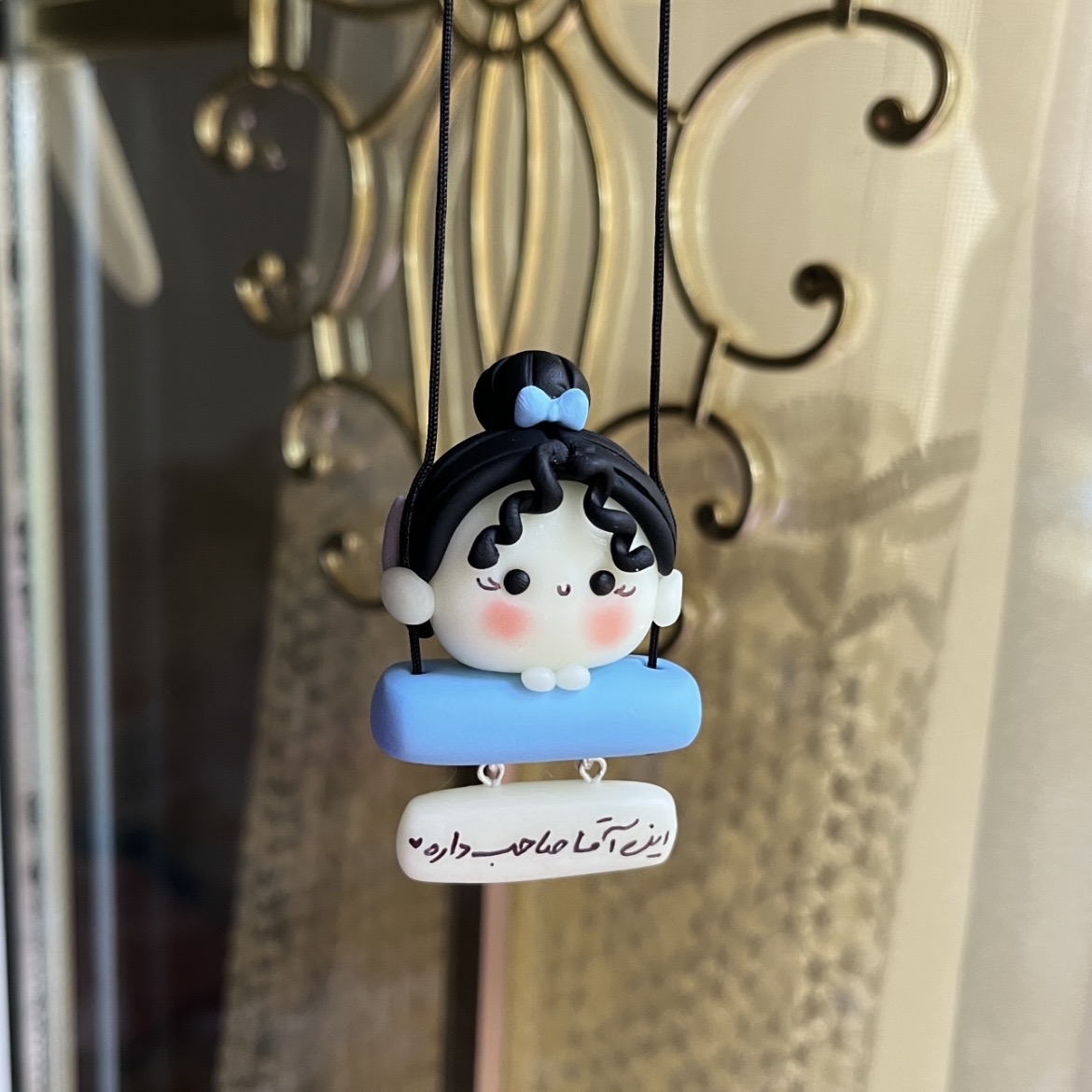 آویز دخمل مو گوجه ای